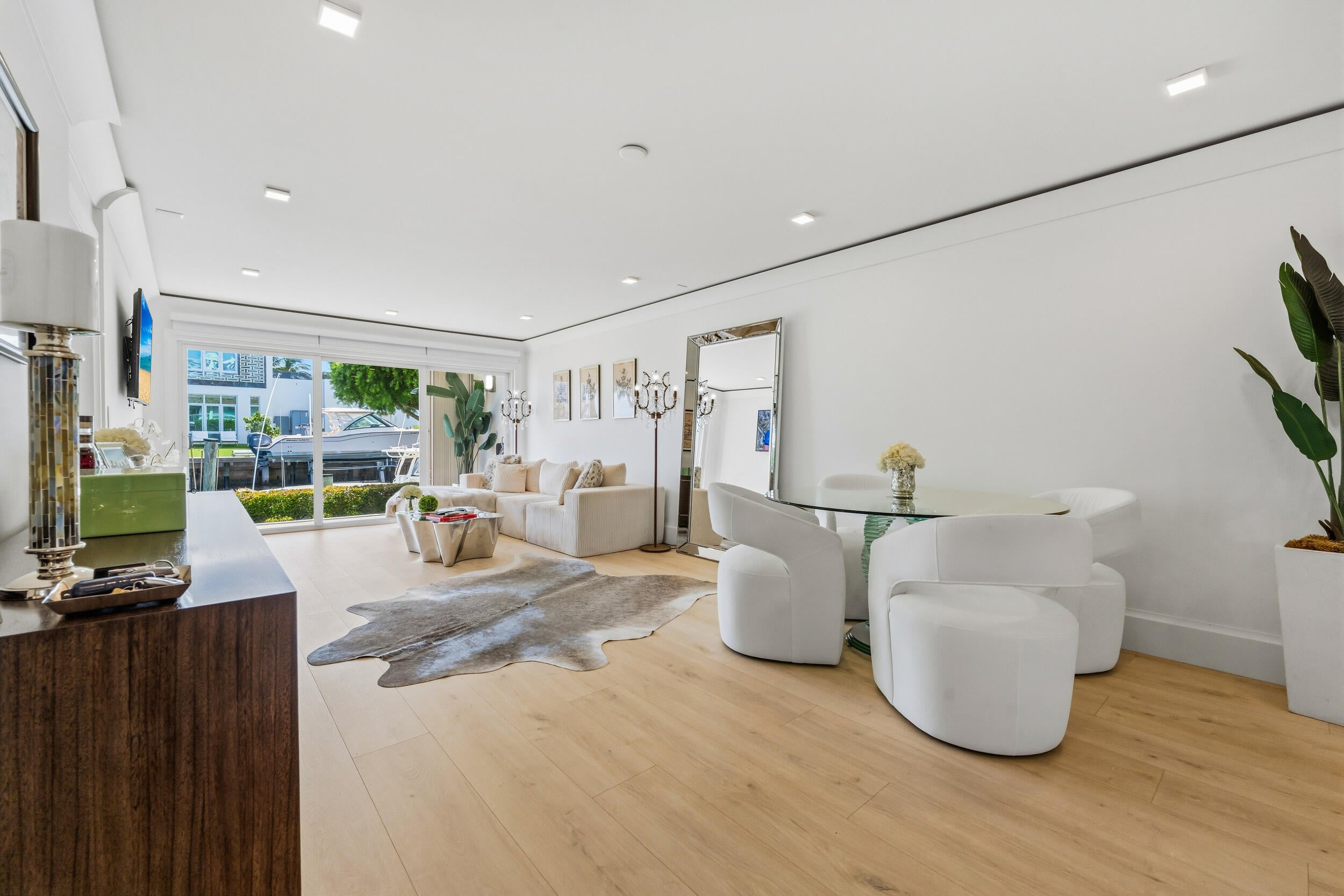 68 YACHT CLUB Drive 12