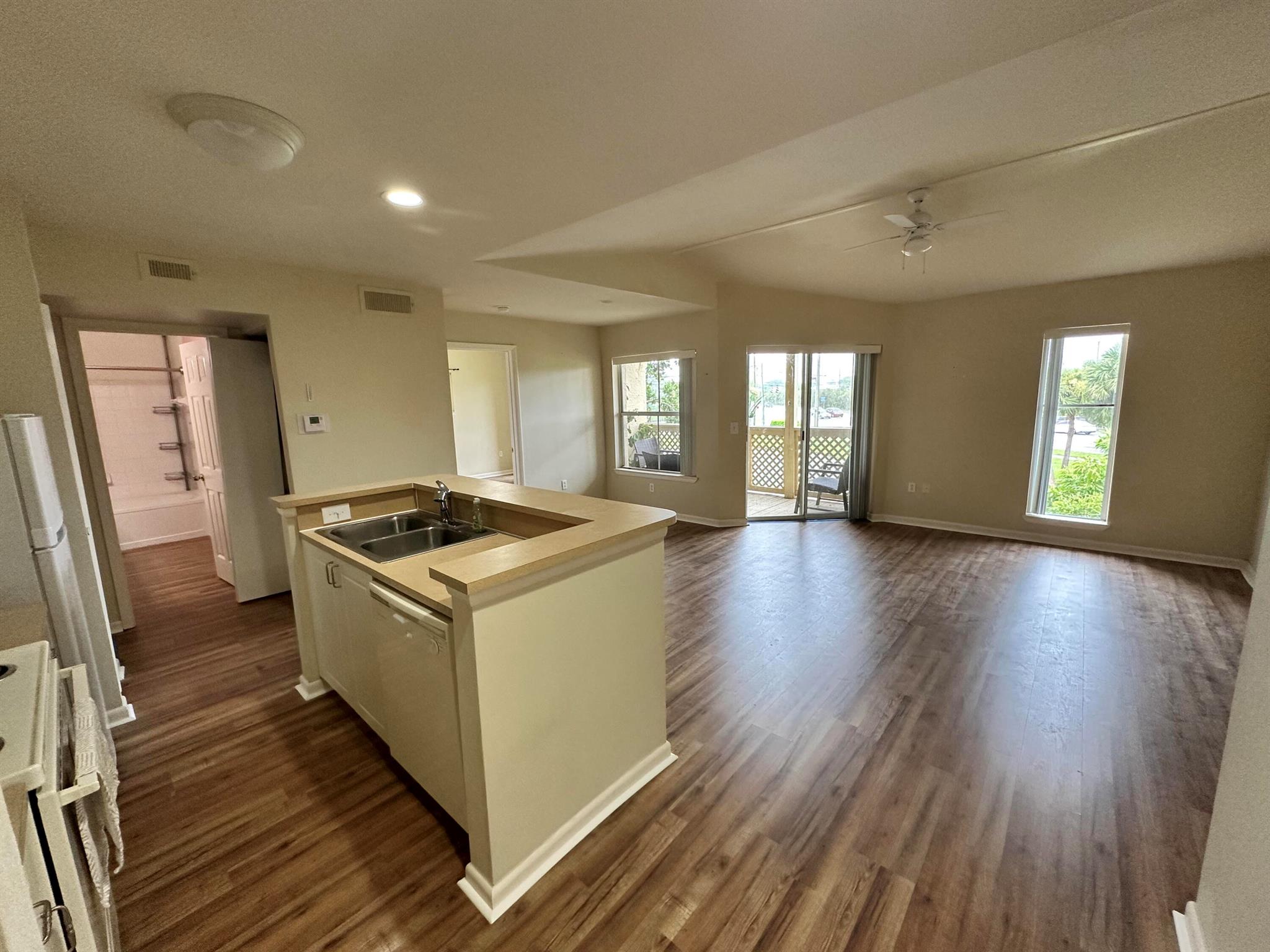 PALM LAKE CONDO - Residential Lease