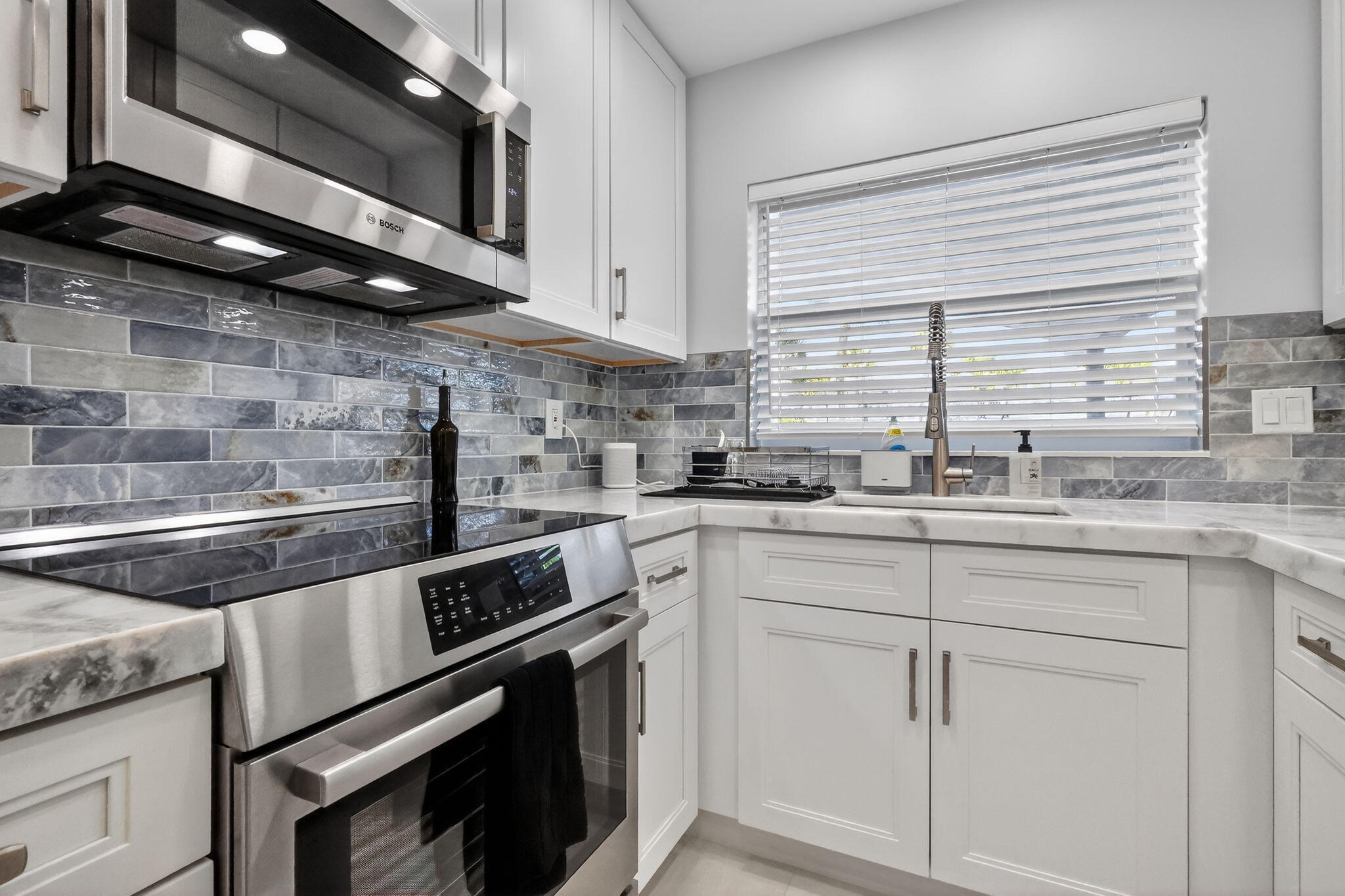 Properties | Stephanie Kaufman 700 NE Harbour Terrace 1250