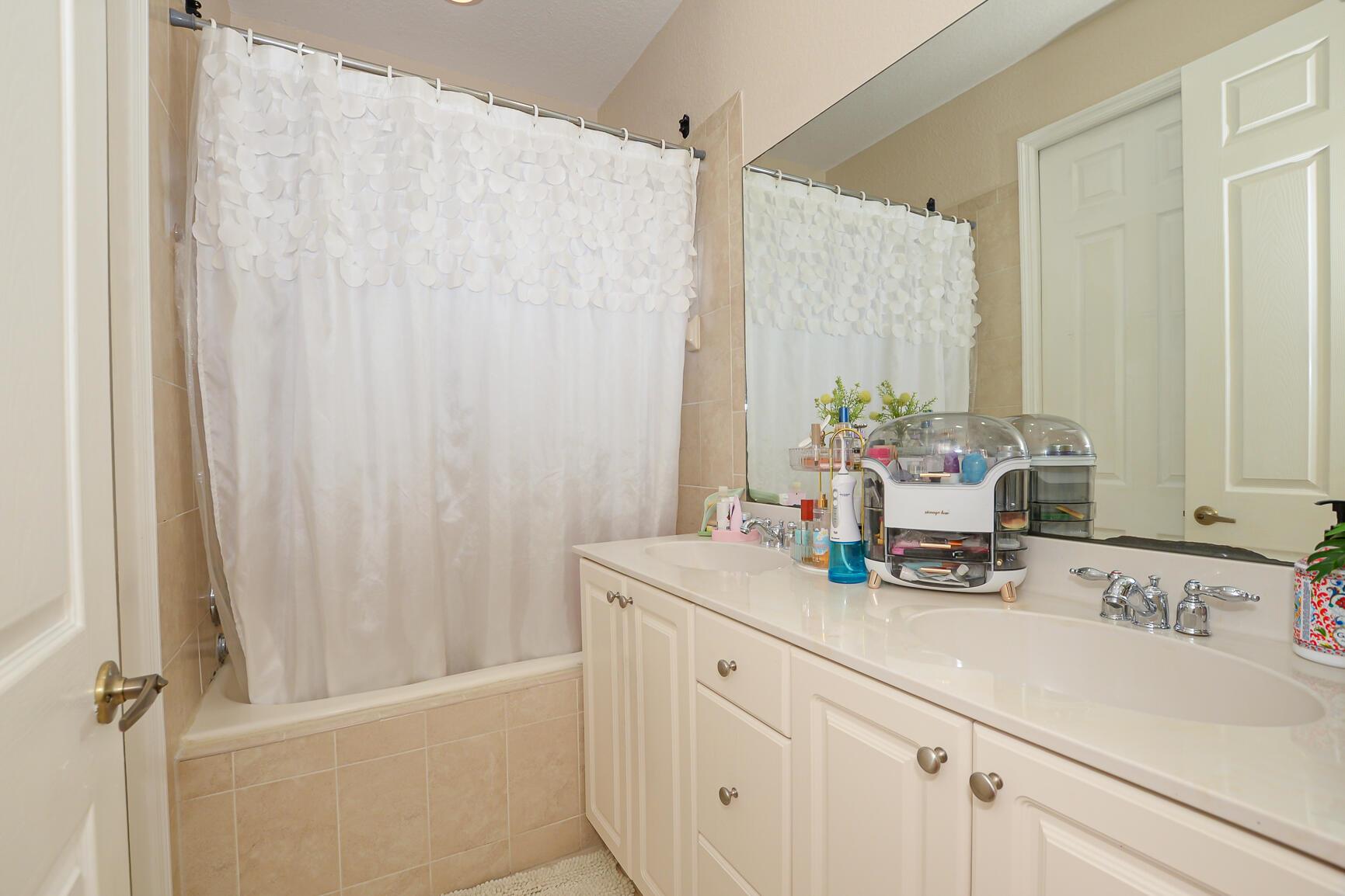 VERONA TRACE SUB & THE VI - Residential Lease