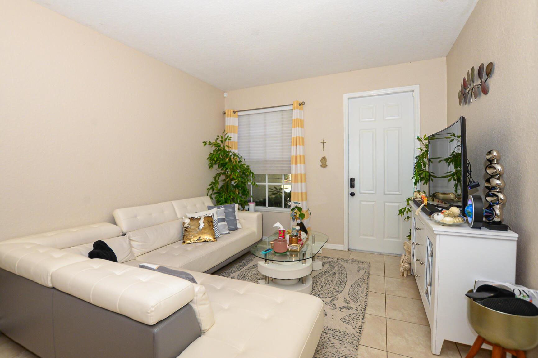 VERONA TRACE SUB & THE VI - Residential Lease