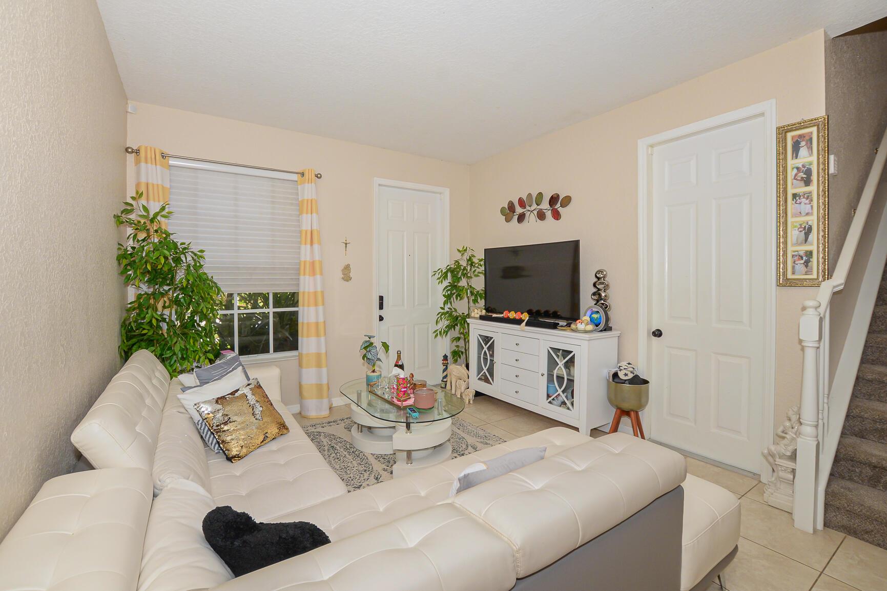 VERONA TRACE SUB & THE VI - Residential Lease