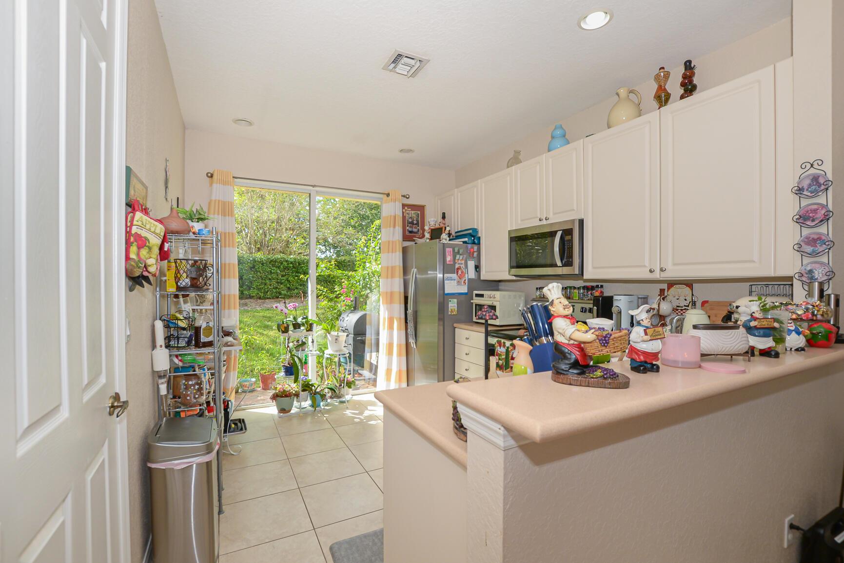 VERONA TRACE SUB & THE VI - Residential Lease