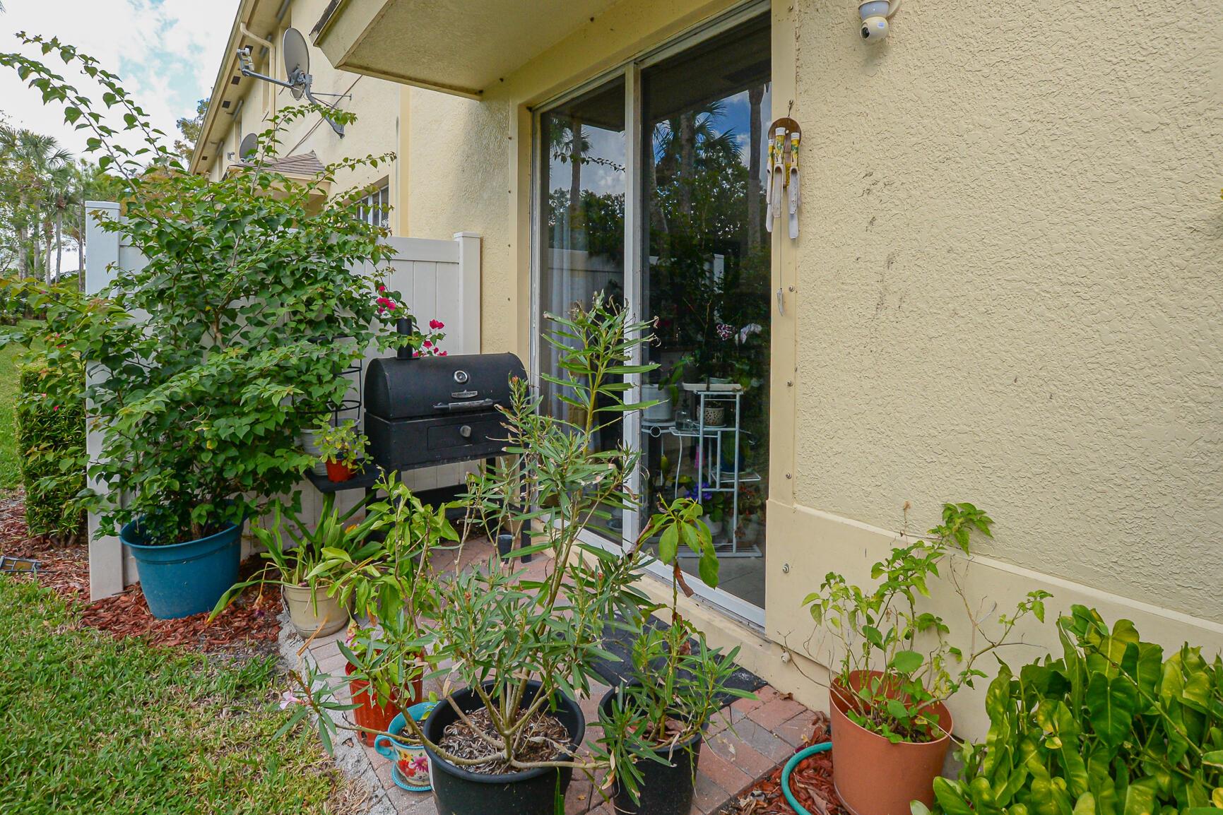 VERONA TRACE SUB & THE VI - Residential Lease