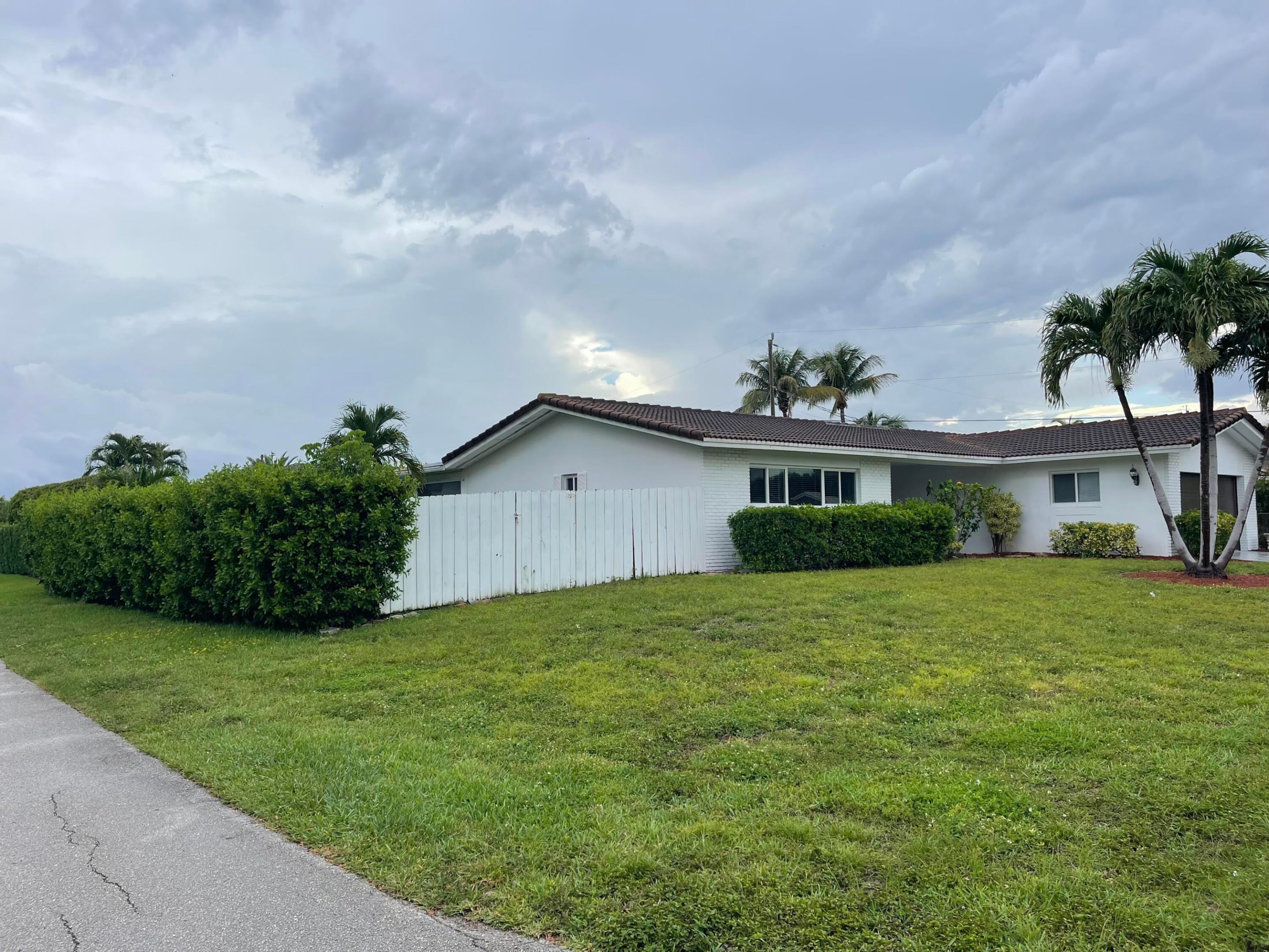 2910 NE 40th Court