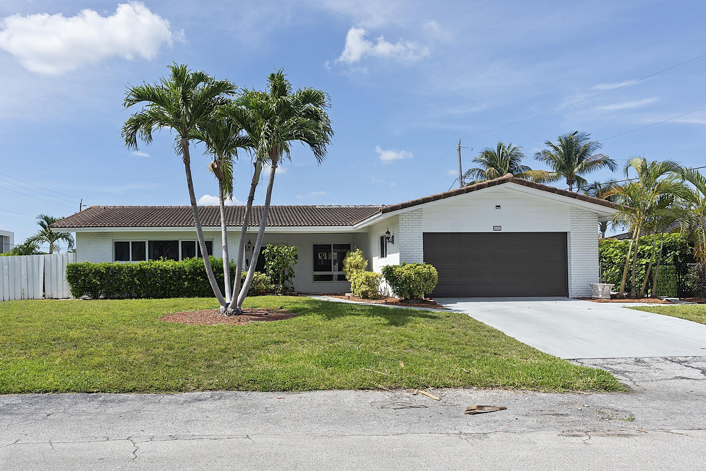 2910 NE 40th Court