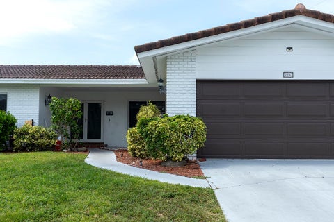 Tiny photo for 2910 NE 40th Court, Lighthouse Point, FL 33064 (MLS # B26038283)