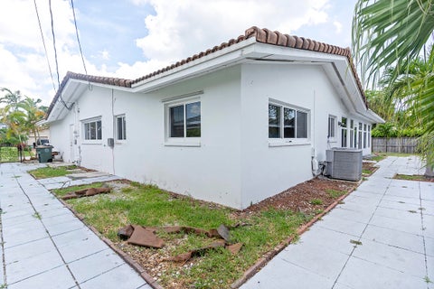 Tiny photo for 2910 NE 40th Court, Lighthouse Point, FL 33064 (MLS # B26038283)