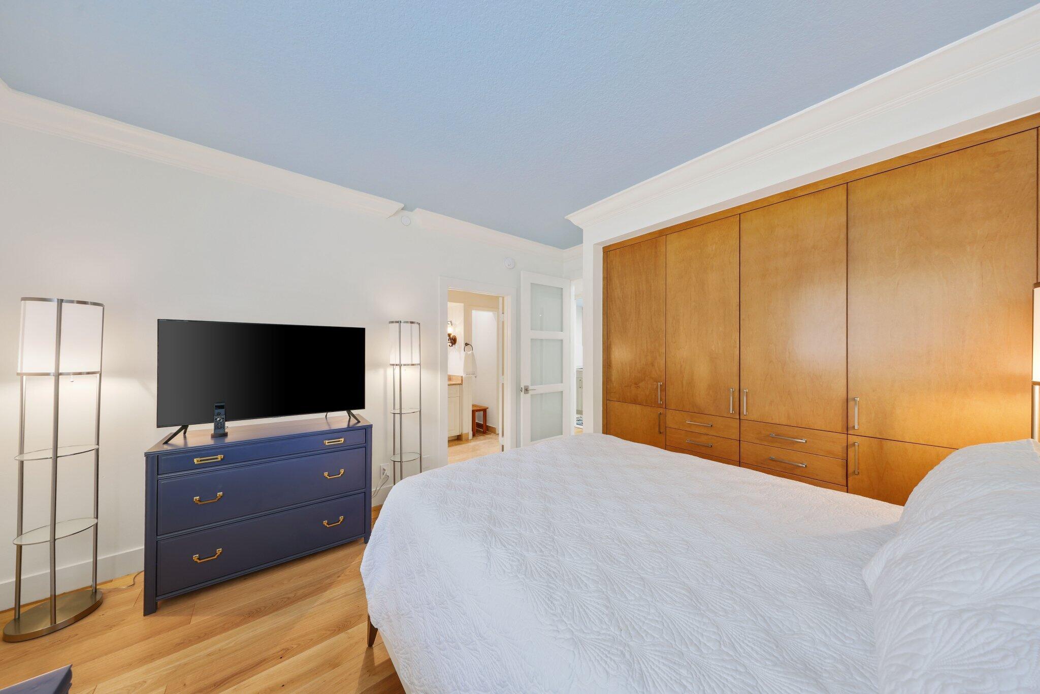 L HERMITAGE COND - Residential