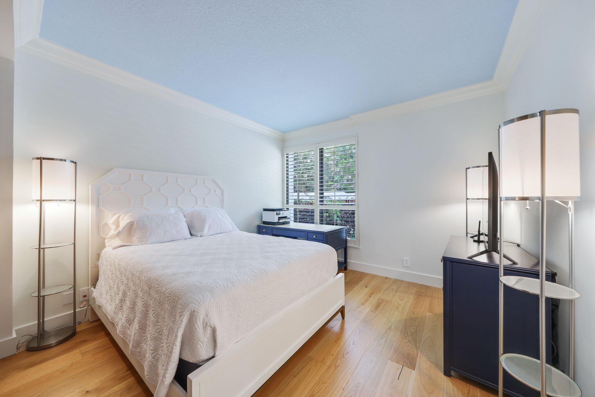 L HERMITAGE COND - Residential