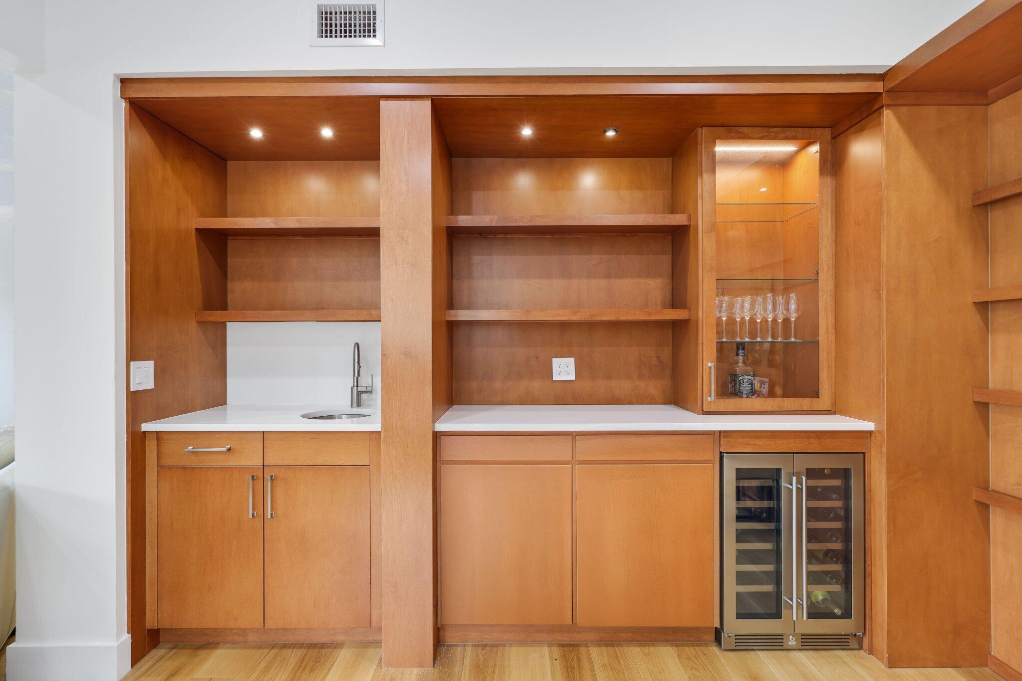 L HERMITAGE COND - Residential