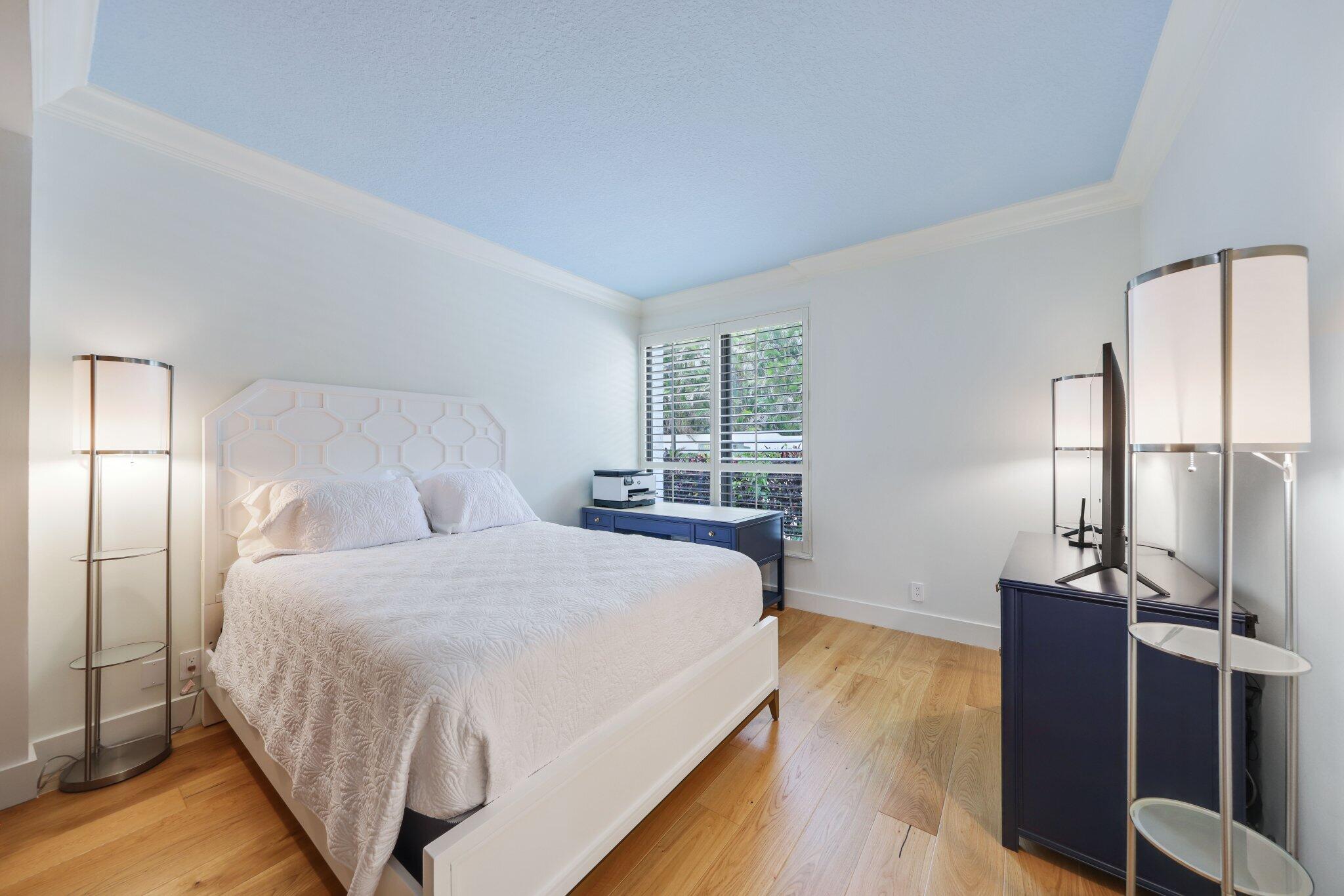 L HERMITAGE COND - Residential