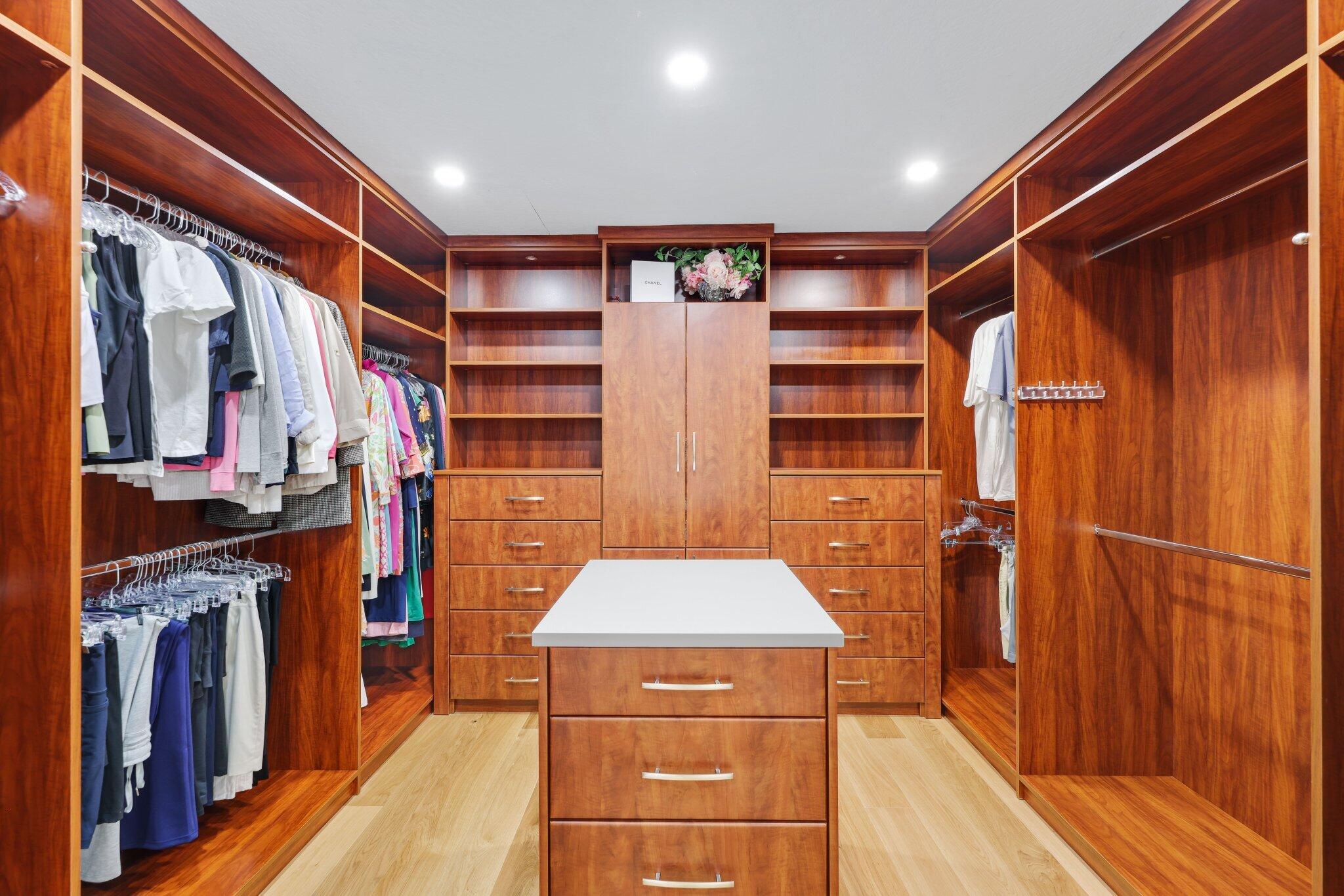 L HERMITAGE COND - Residential