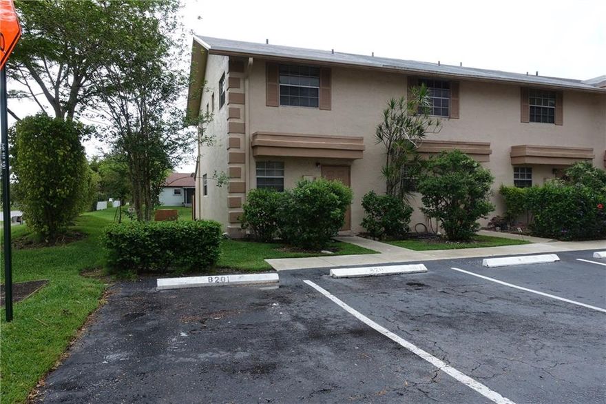 SPACIOUS TOWNHOME, PROPERTY OFFERS RENOVATED KITCHEN, LIVING AND DINING AREA LEADING TO A PATIO, CANAL VIEW. BIG STORAGE. NO FORECLOSURE OR SHORT SALE.GREAT LOCATION! CORNER UNIT RIGHT OFF UNIVERSITY DRIVE - GREAT COMMUTING! ALL BEDROOMS UPSTAIRS 1ST FLOOR HAS LIVING ROOM, KITCHEN, DINING ROOM, 1/2 BATH, AND LAUNDRY ROOM - KITCHEN UPGRADED - FULL SIZED WASHER AND DRYER.