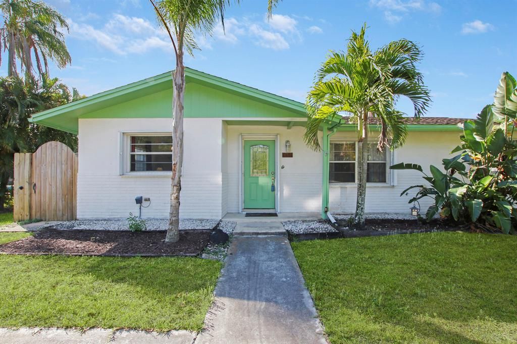 Photo of 3028 SE Salerno Road, Stuart, FL 34997 (MLS # R10705294)