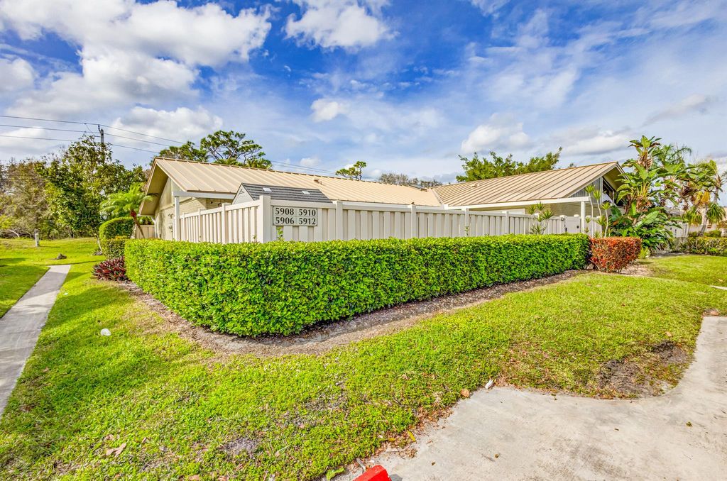 Photo of 5906 Golden Eagle Cir, Palm Beach Gardens, FL 33418 (MLS # R10975917)