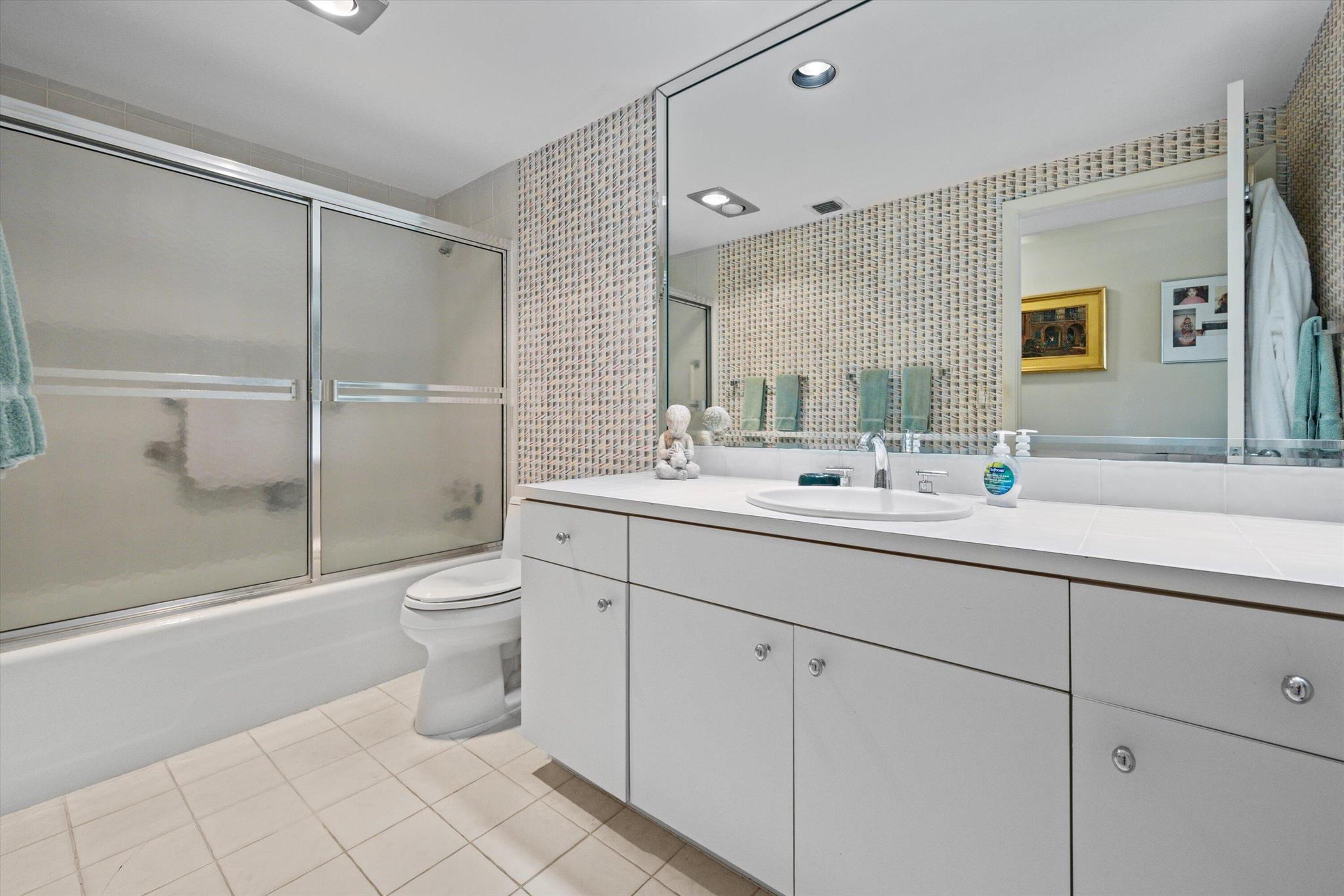 2100 COND AT SLOANS CURVE - Residential