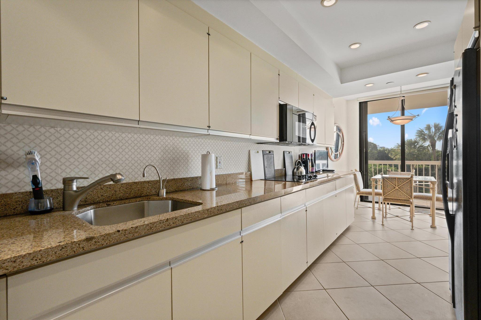 2100 COND AT SLOANS CURVE - Residential