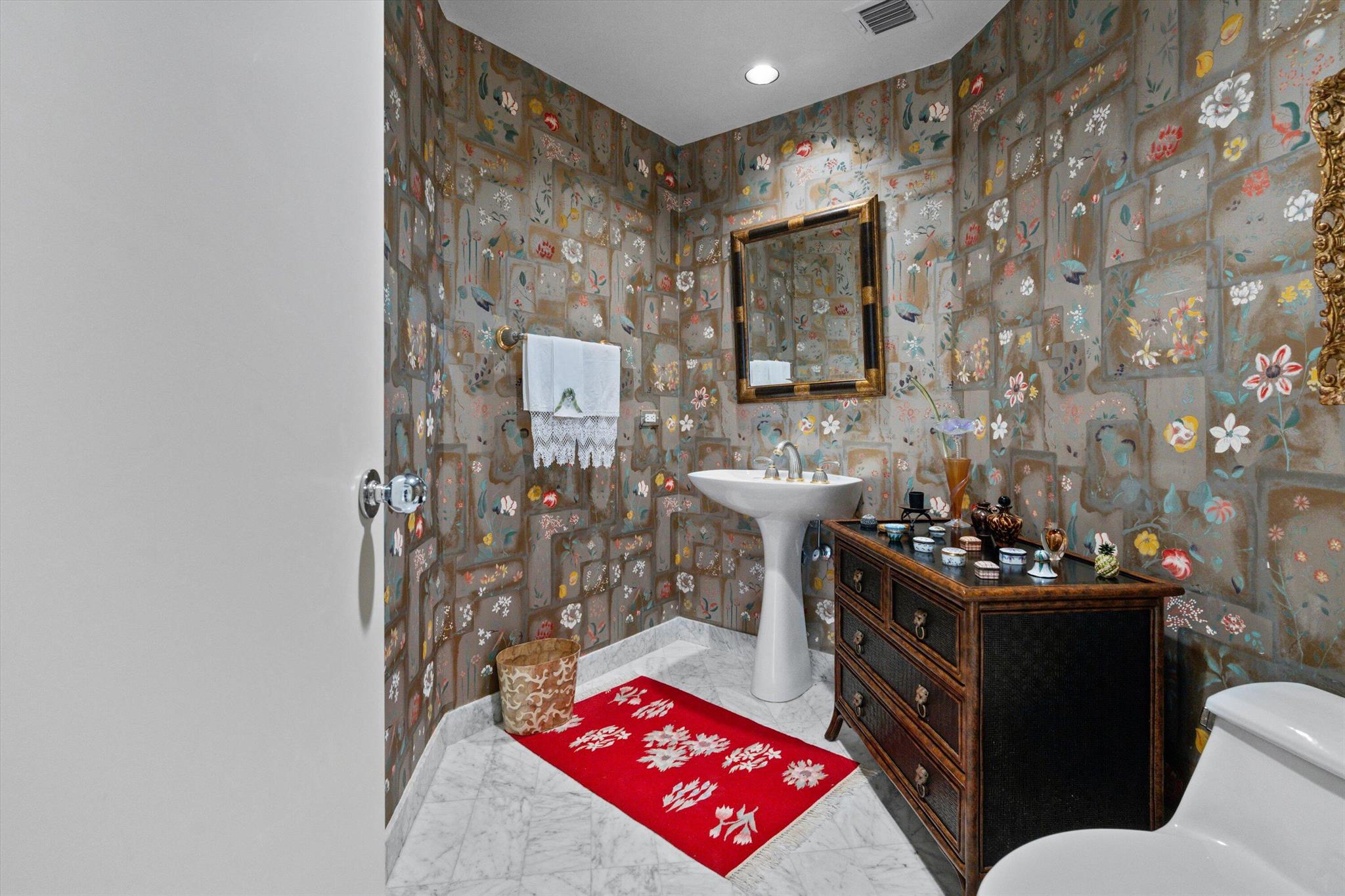 2100 COND AT SLOANS CURVE - Residential