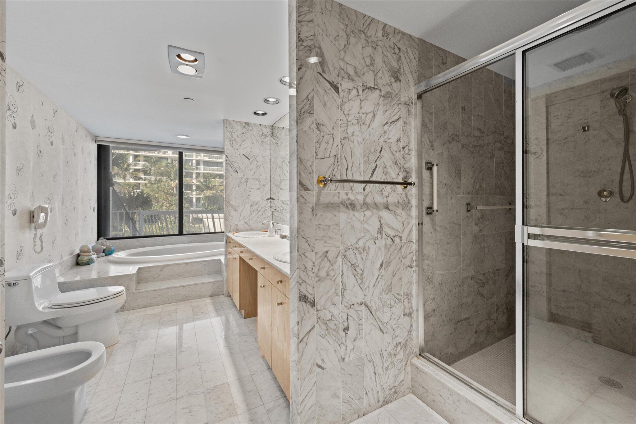 2100 COND AT SLOANS CURVE - Residential