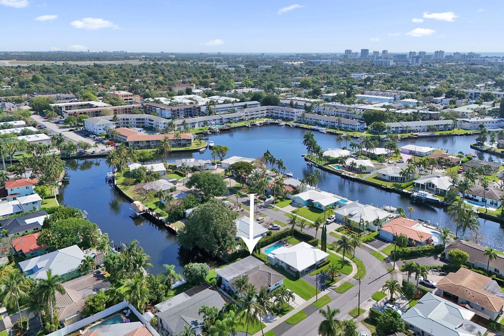 Photo of 381 SE 3rd Street, Pompano Beach, FL 33060 (MLS # B26021448)