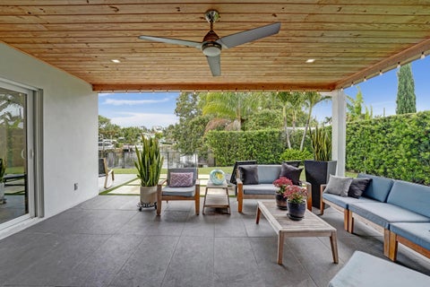 Tiny photo for 381 SE 3rd Street, Pompano Beach, FL 33060 (MLS # B26021448)