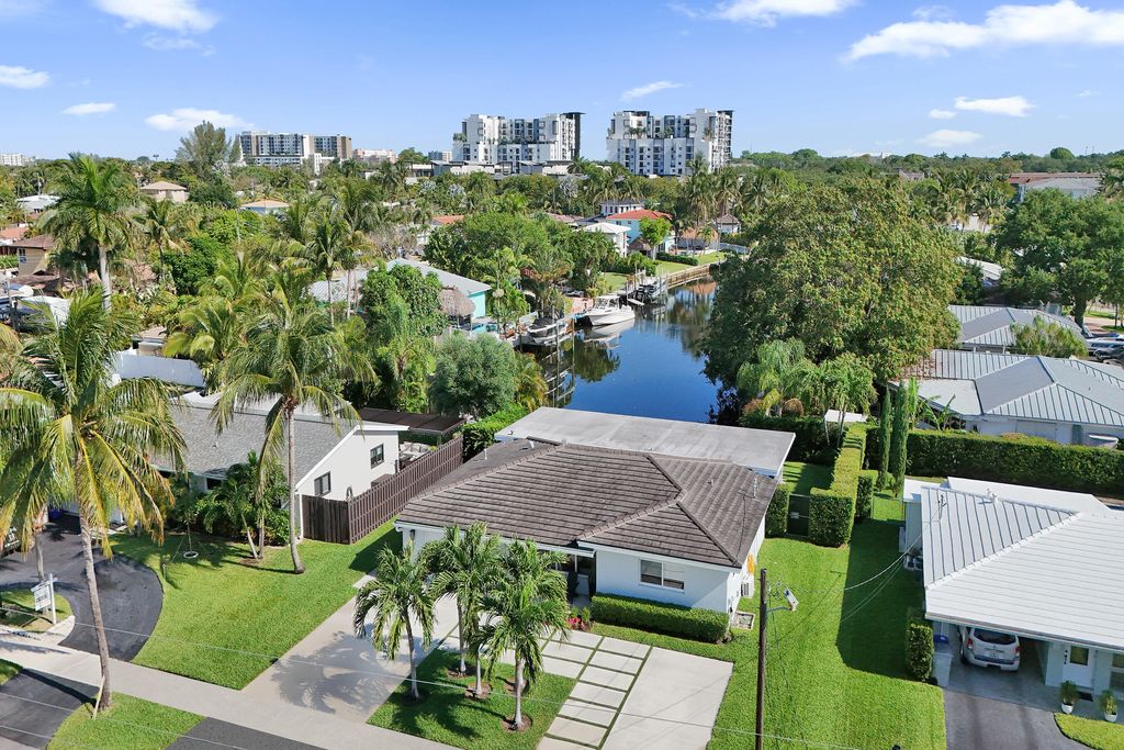 Photo of 381 SE 3rd Street, Pompano Beach, FL 33060 (MLS # B26021448)
