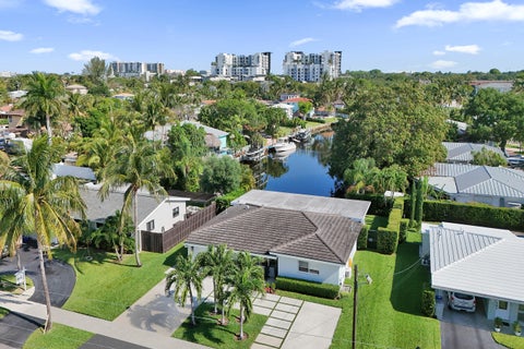 Photo of 381 SE 3rd Street, Pompano Beach, FL 33060 (MLS # B26021448)