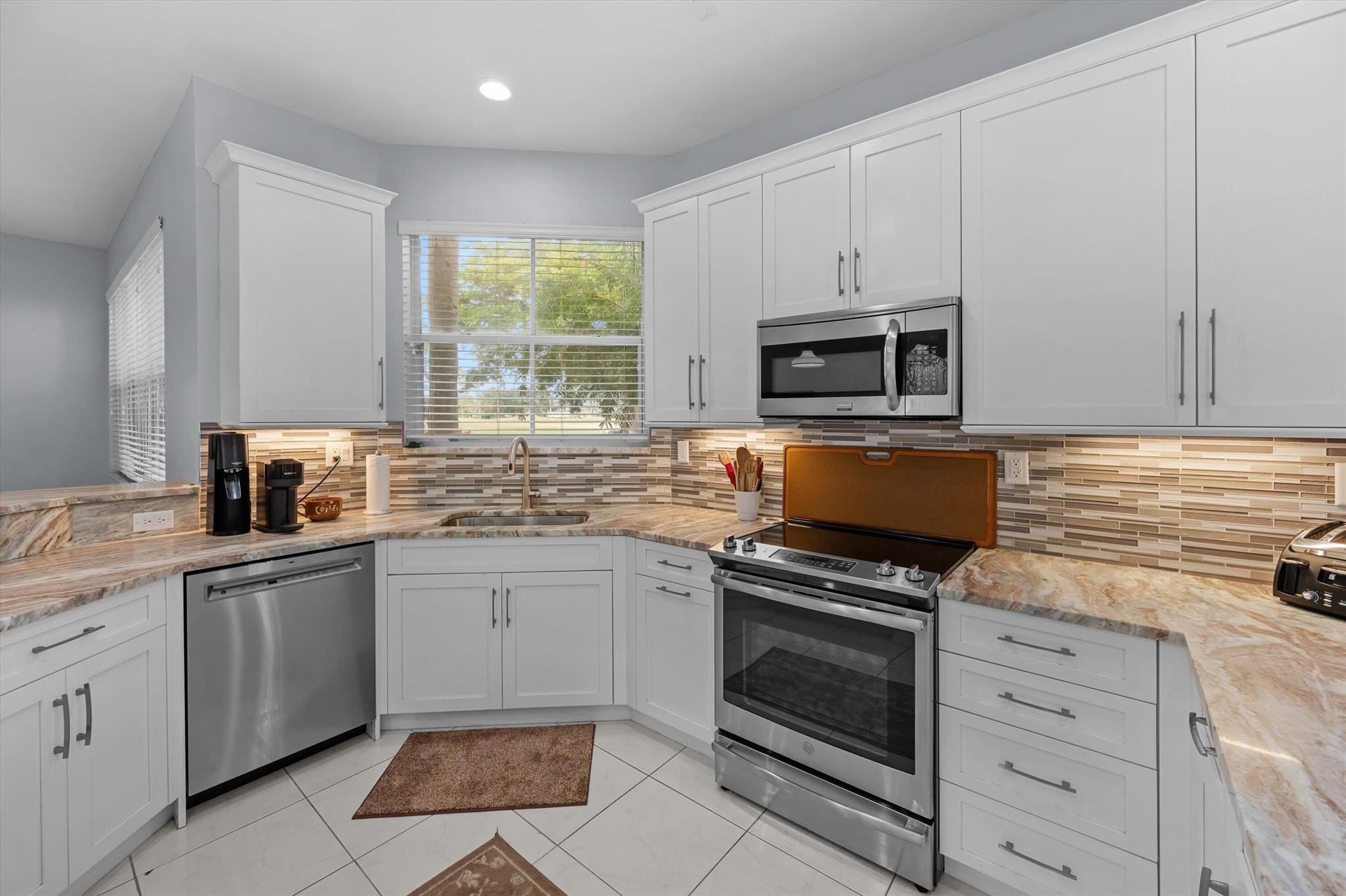 LAKEFIELD OF THE LANDINGS - Residential Lease