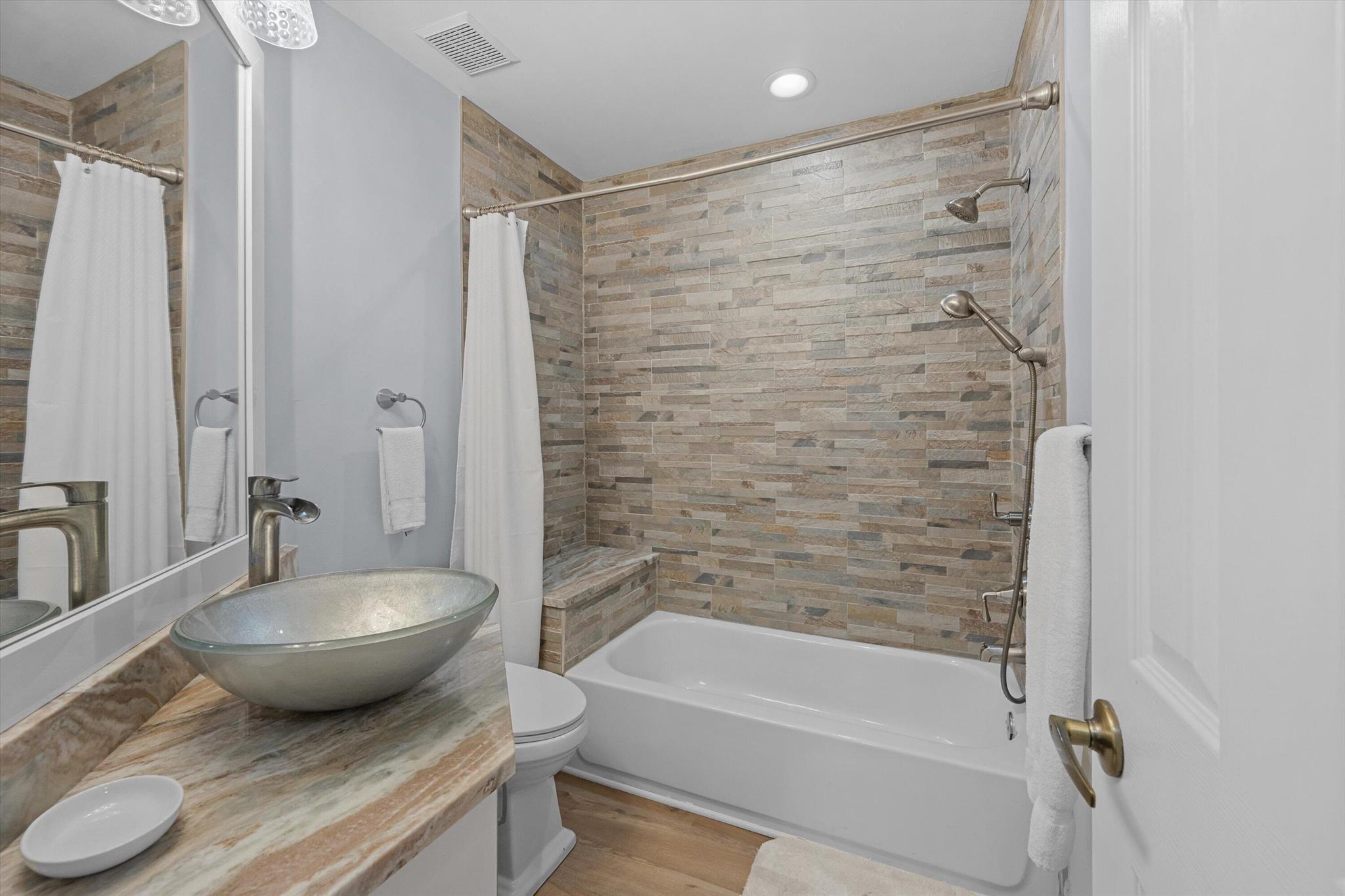 LAKEFIELD OF THE LANDINGS - Residential Lease