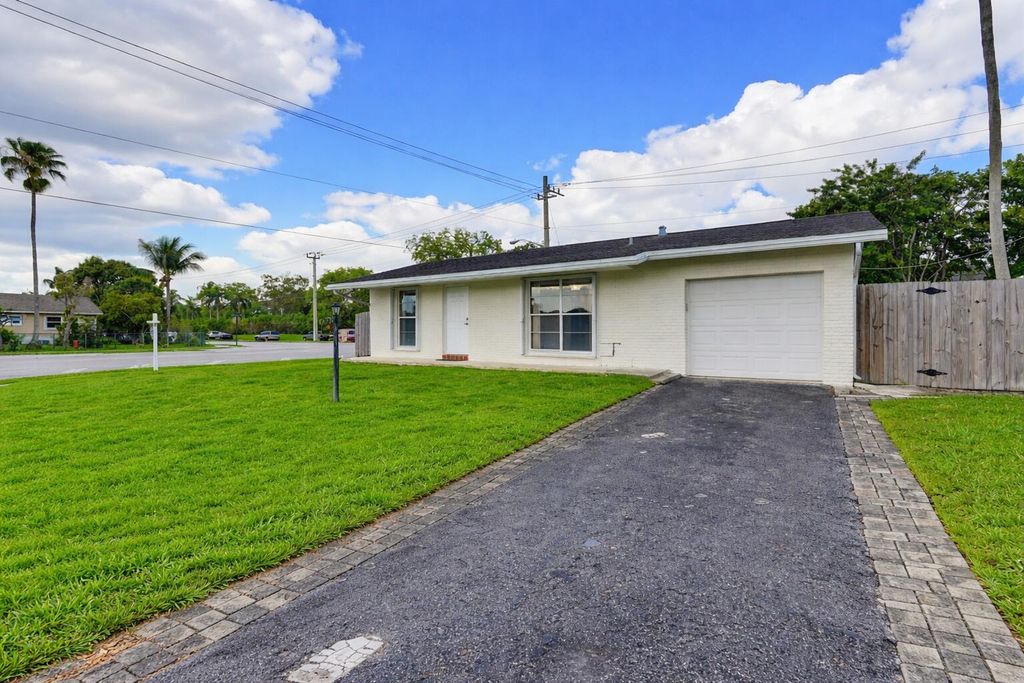 Photo of 22229 SW 65th Terrace, Boca Raton, FL 33428 (MLS # B26016095)