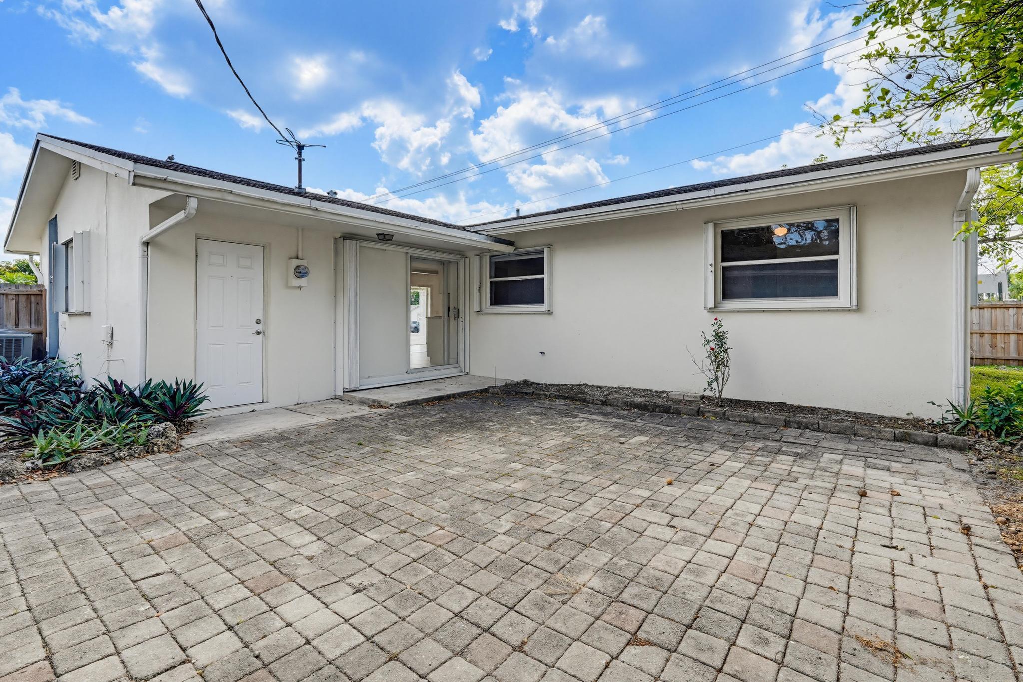 SANDALFOOT COVE SEC 4 - Residential