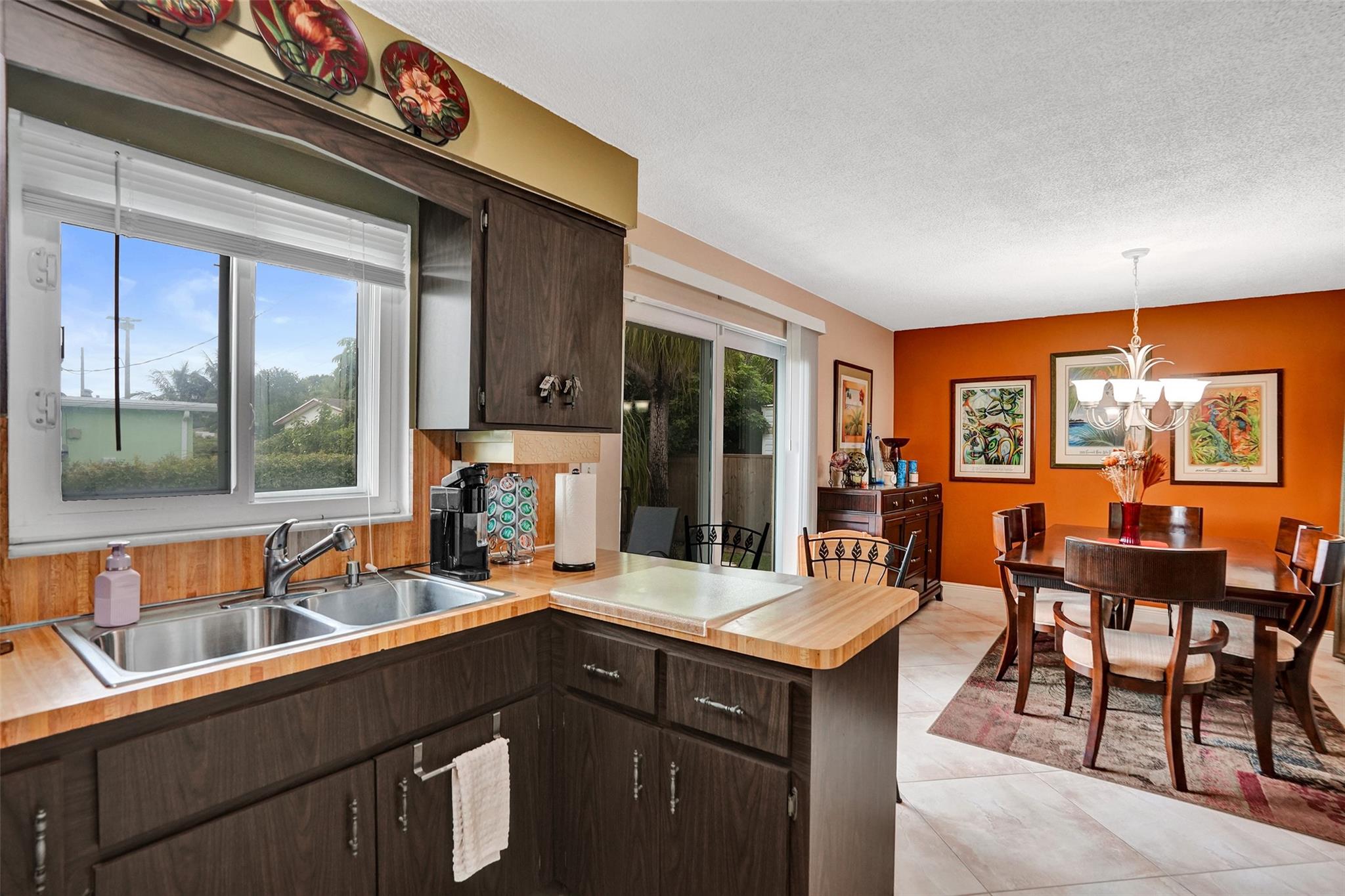 View photos, virtual tours, details... 2740 SW 46th Pl