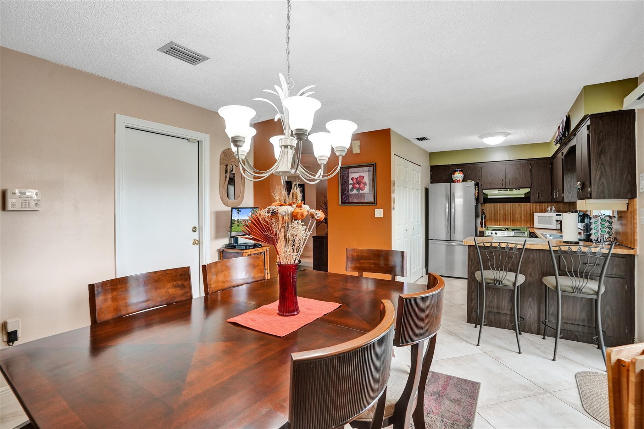 View photos, virtual tours, details... 2740 SW 46th Pl