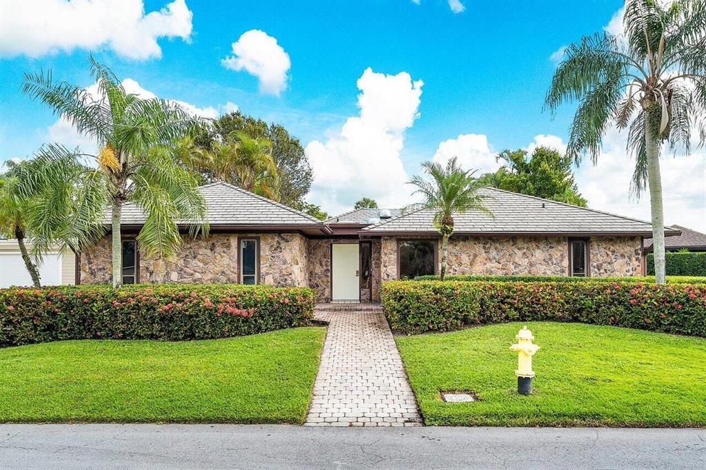 Photo of 13932 Eastpointe Court, Palm Beach Gardens, FL 33418 (MLS # R10855155)