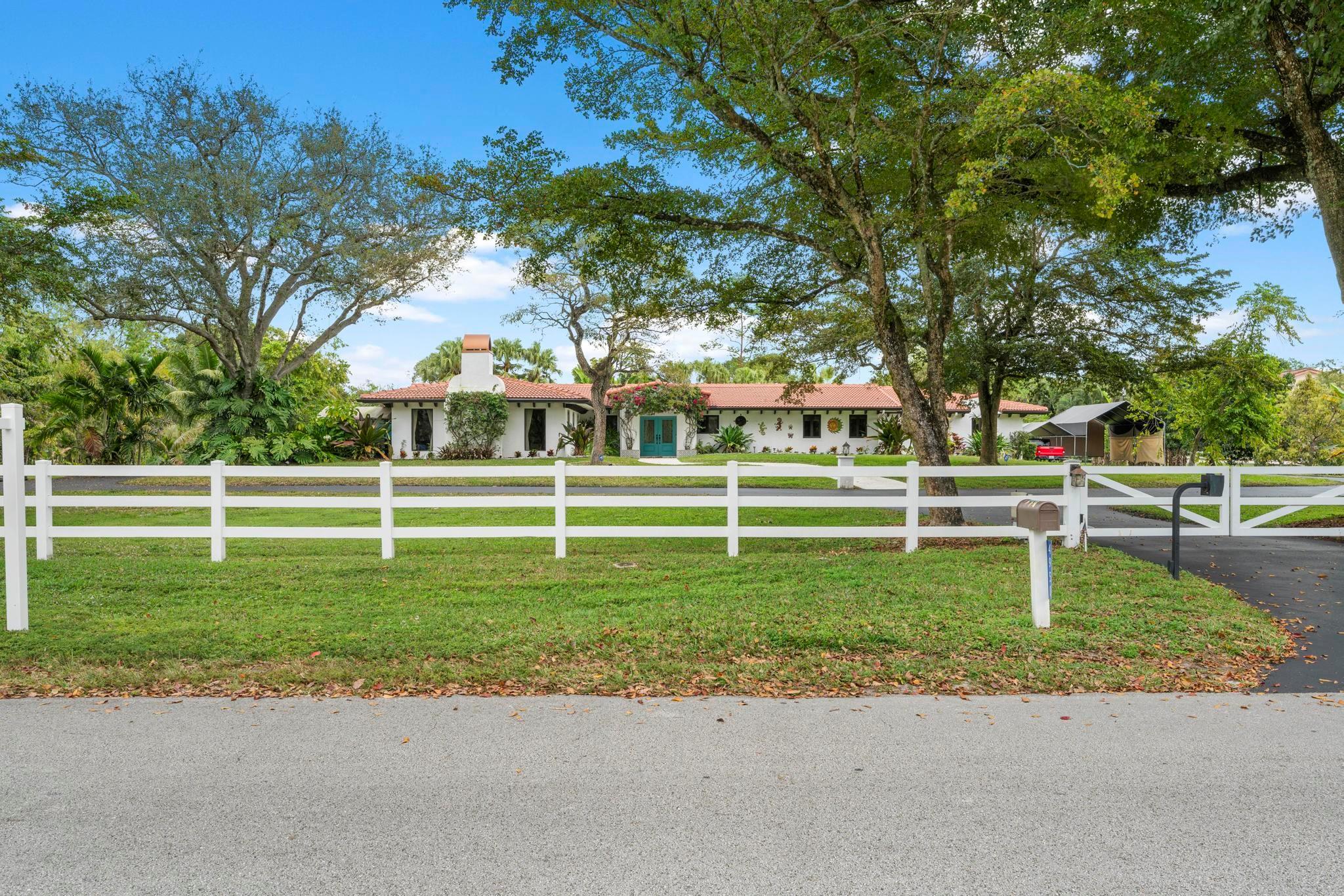 SUNSHINE RANCHES - Residential