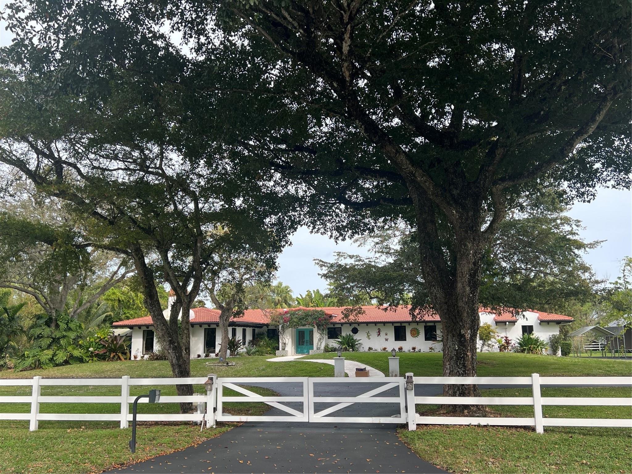 SUNSHINE RANCHES - Residential