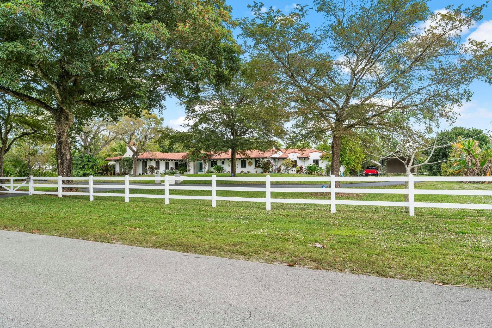 SUNSHINE RANCHES - Residential