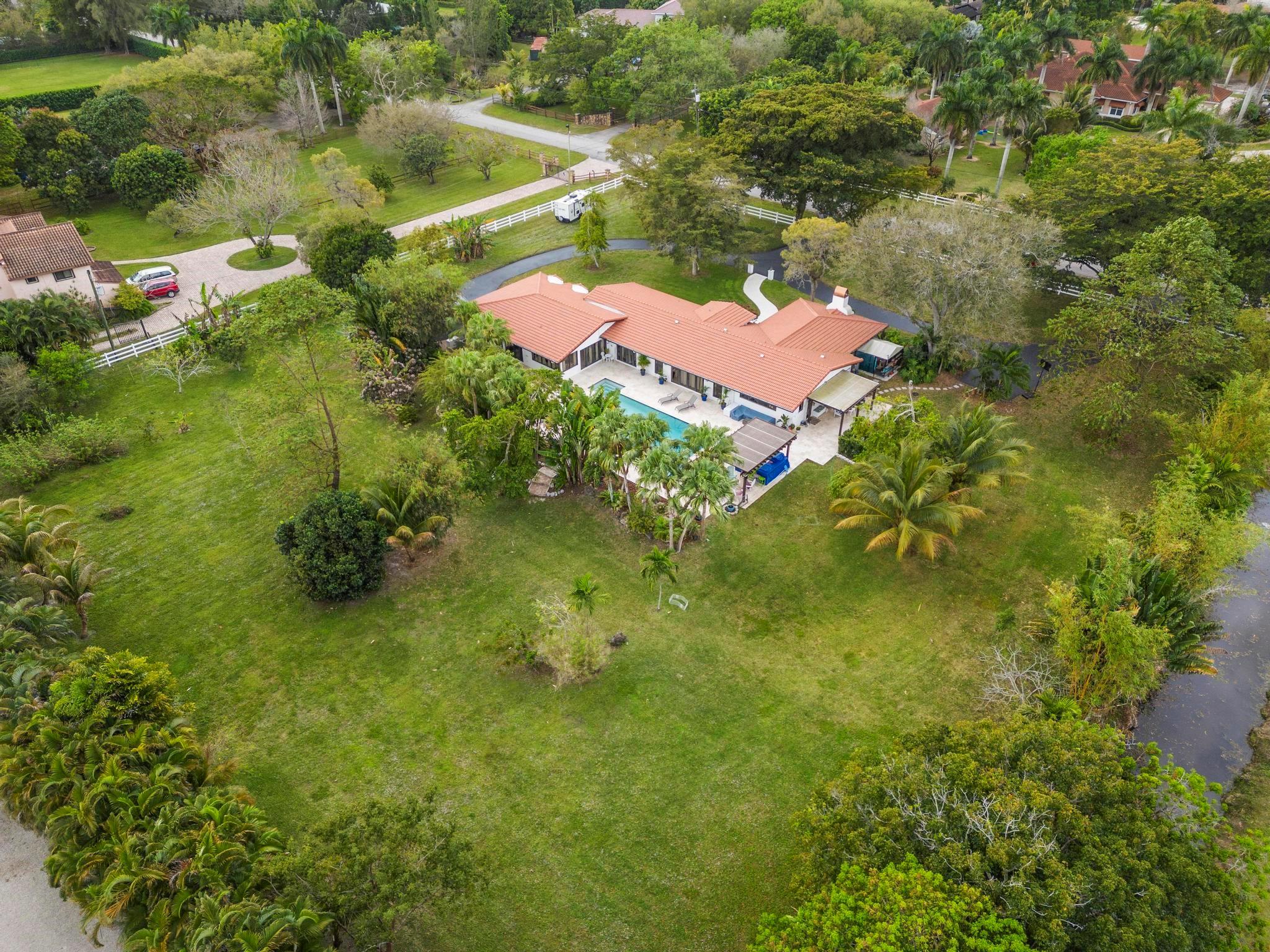 SUNSHINE RANCHES - Residential