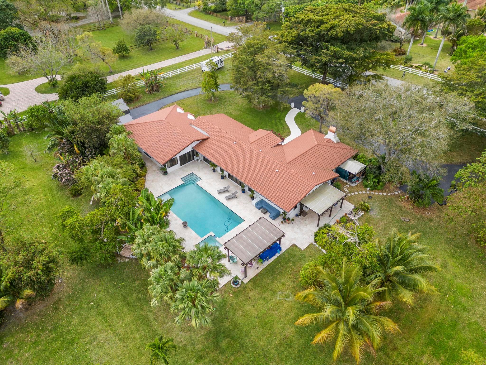 SUNSHINE RANCHES - Residential