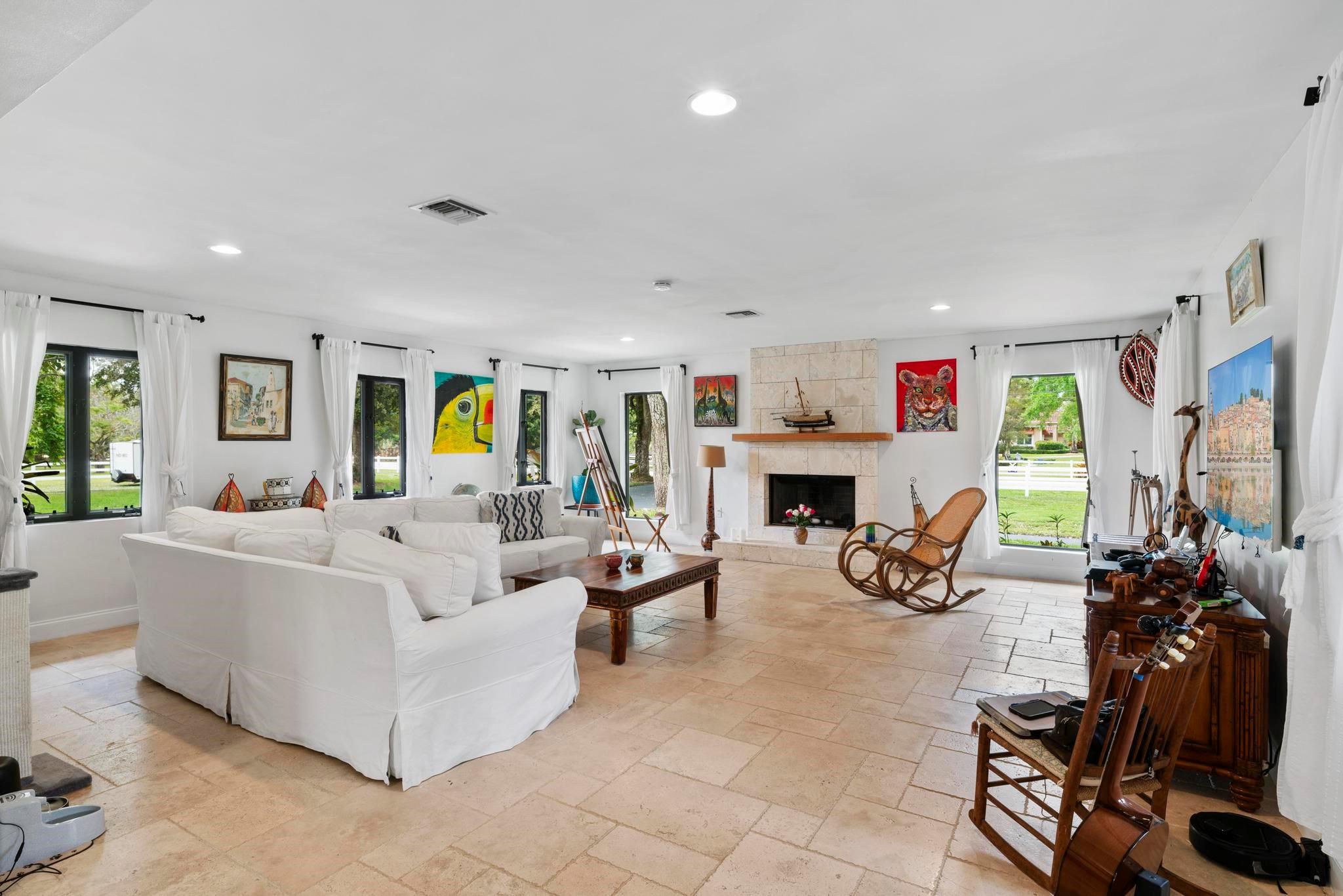 SUNSHINE RANCHES - Residential