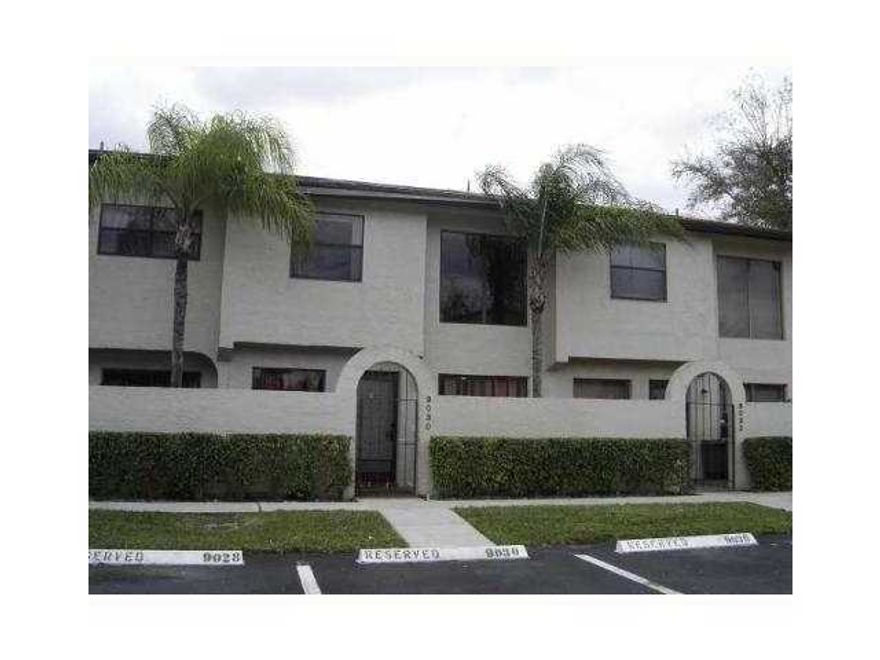 SPACIOUS 3 BEDROOM/2.5 BATH TOWNHOME, TILED FIRST LEVEL, WOOD ON SECOND LEVEL, UPDATED BATHS, SCREENED PATIO. COMMUNITY FEATURES RESORT STYLE POOL & TENNIS COURTS - CENTRAL LOCATION - CLOSE TO SHOPPING,SCHOOLS & SAWGRASS.