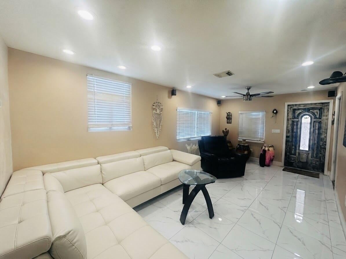 3718 COCONUT Road A