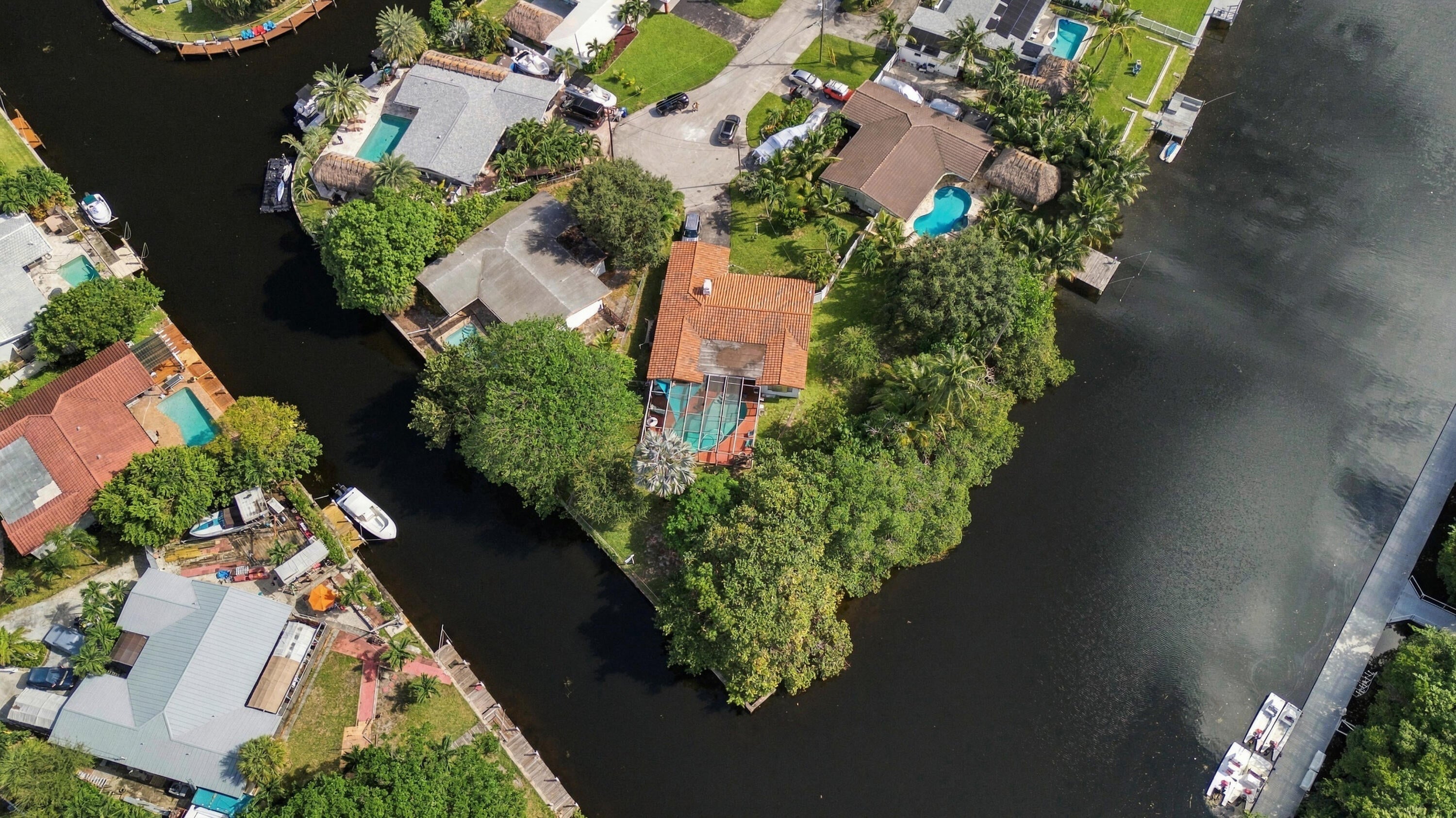 460 SW 18TH Court SW