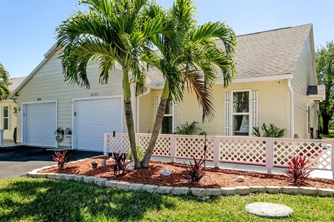 2522 SE Tropical East Circle E, Port St Lucie, FL MLS: R11072810