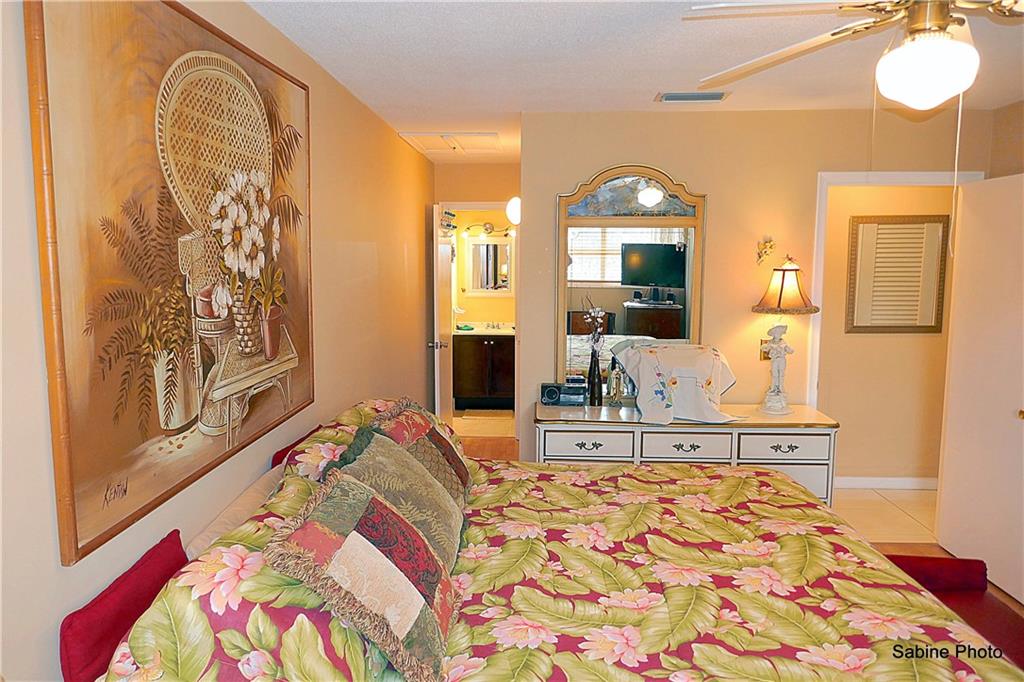 VILLAGE ROYALE CONDO 7 - Residential