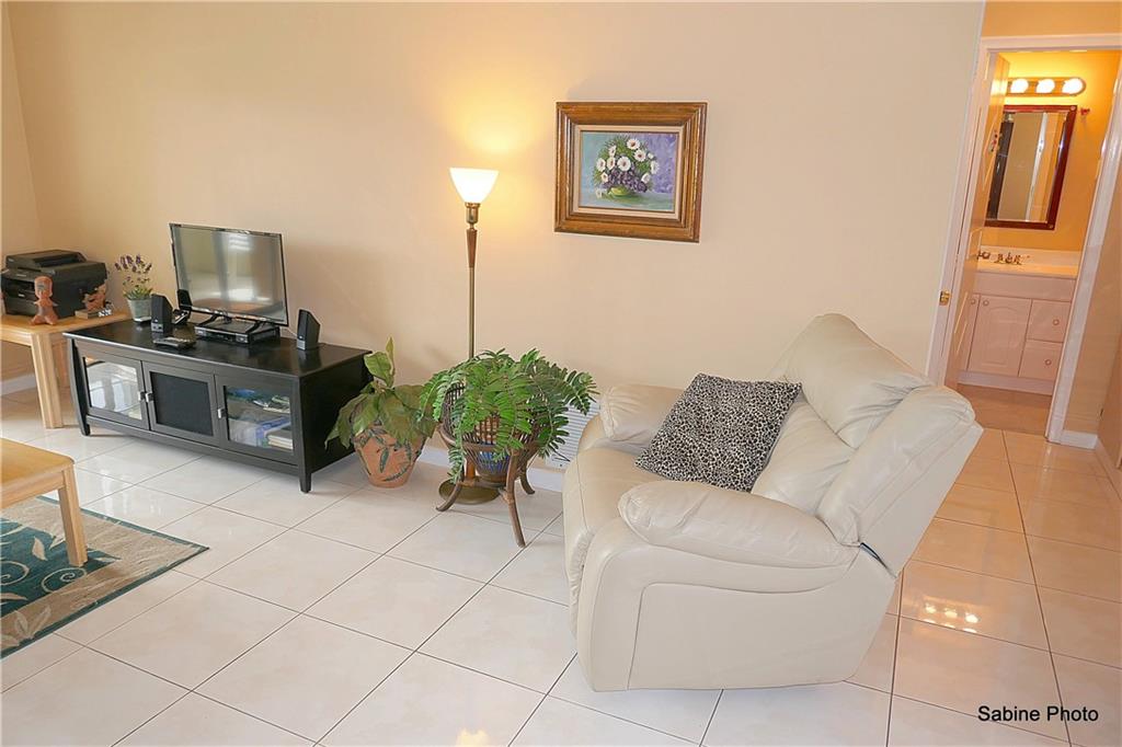 VILLAGE ROYALE CONDO 7 - Residential