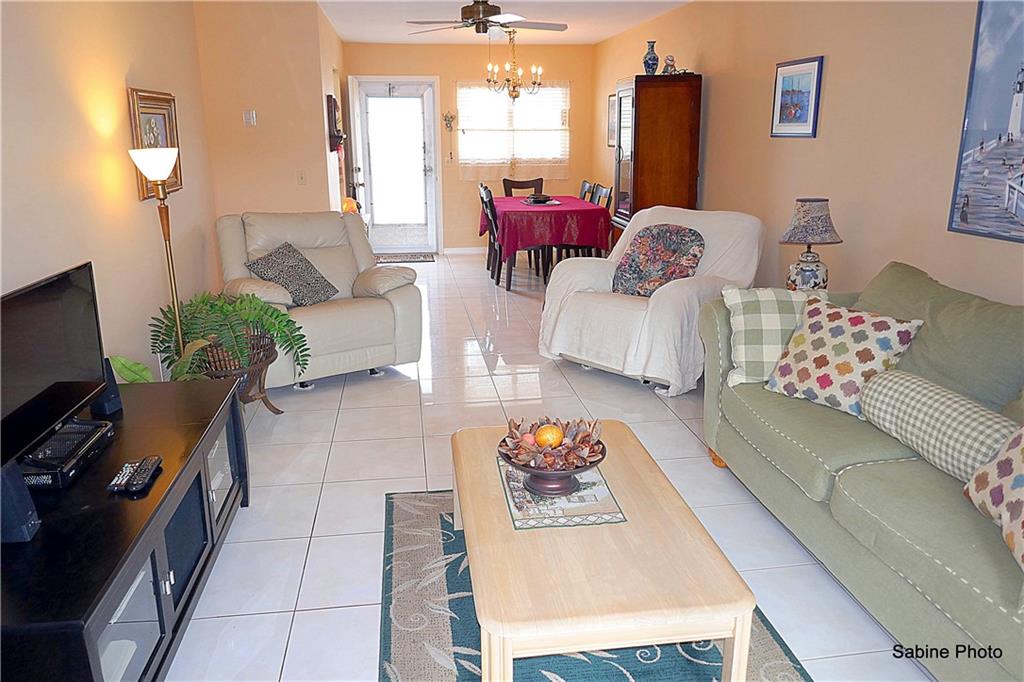 VILLAGE ROYALE CONDO 7 - Residential