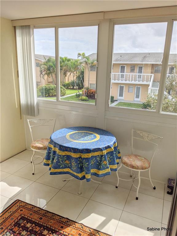 VILLAGE ROYALE CONDO 7 - Residential