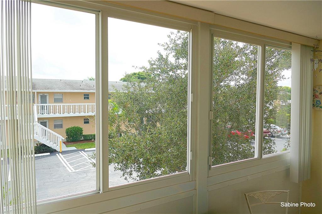 VILLAGE ROYALE CONDO 7 - Residential